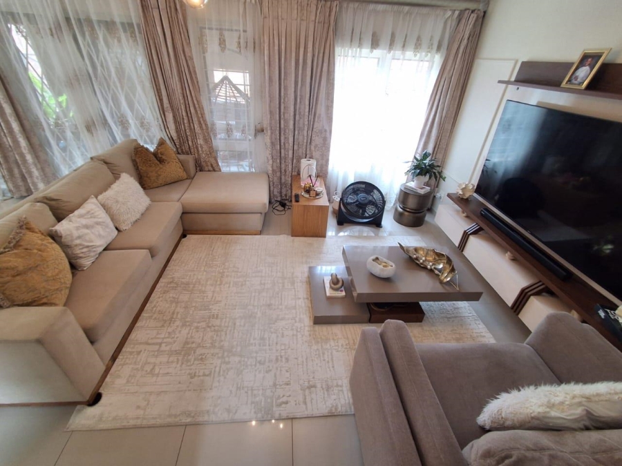 3 Bedroom Property for Sale in Die Hoewes Gauteng