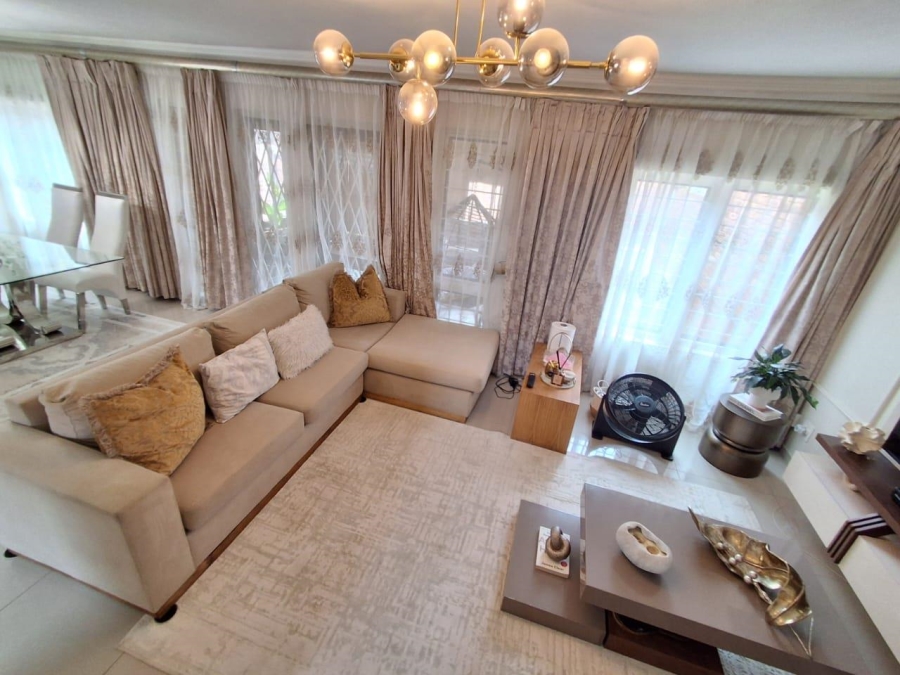 3 Bedroom Property for Sale in Die Hoewes Gauteng