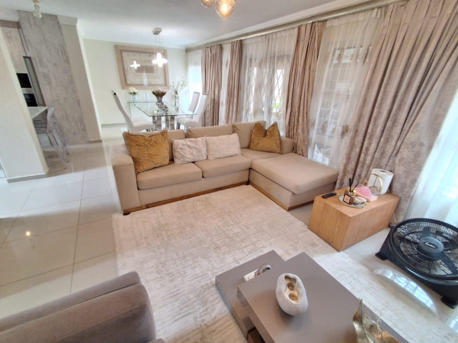 3 Bedroom Property for Sale in Die Hoewes Gauteng