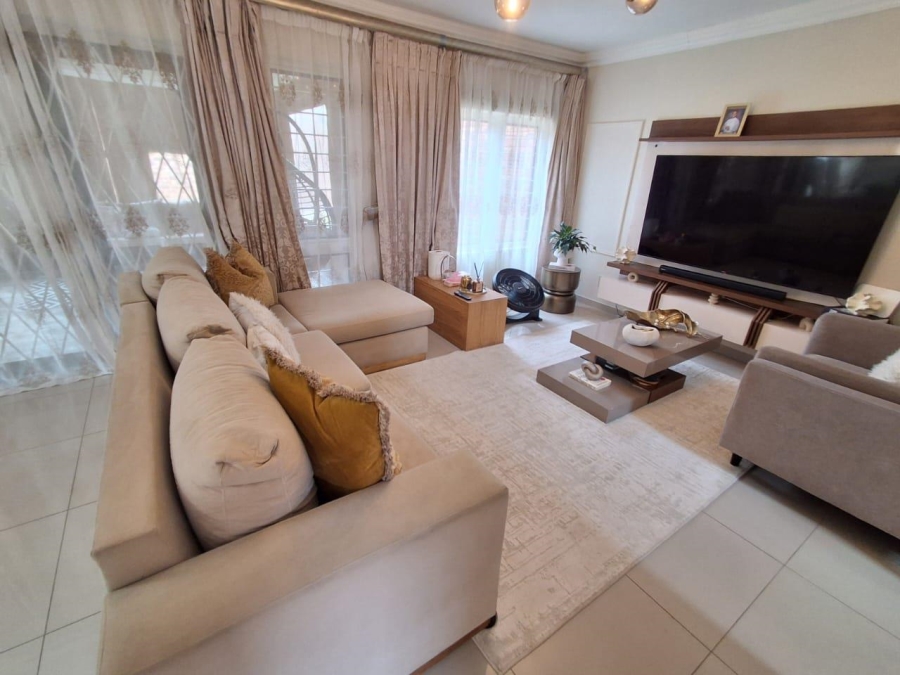 3 Bedroom Property for Sale in Die Hoewes Gauteng