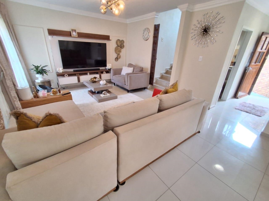 3 Bedroom Property for Sale in Die Hoewes Gauteng