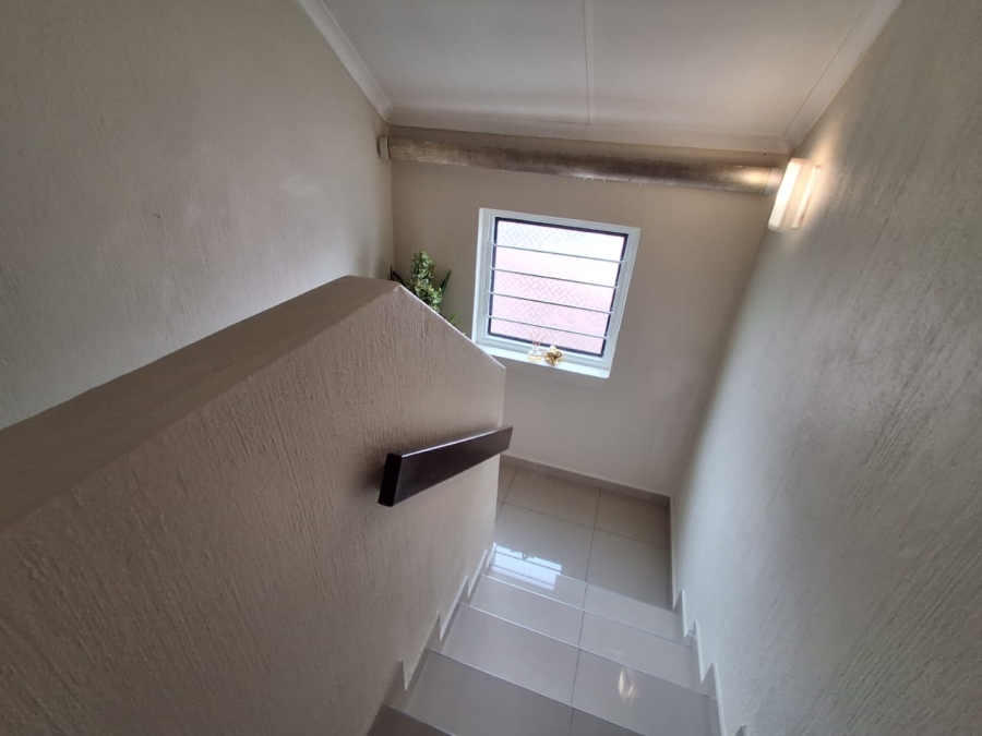 3 Bedroom Property for Sale in Die Hoewes Gauteng