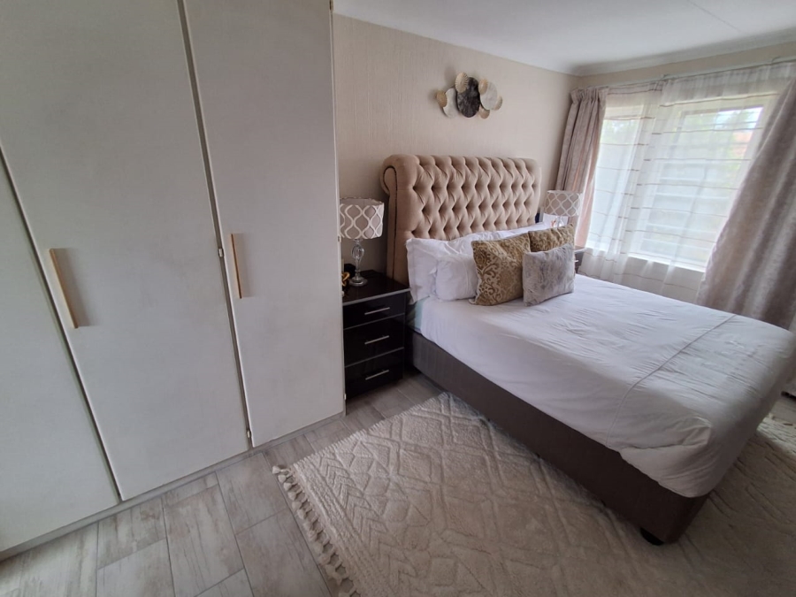 3 Bedroom Property for Sale in Die Hoewes Gauteng