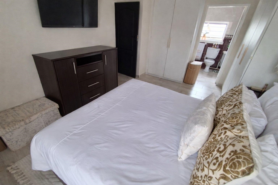 3 Bedroom Property for Sale in Die Hoewes Gauteng