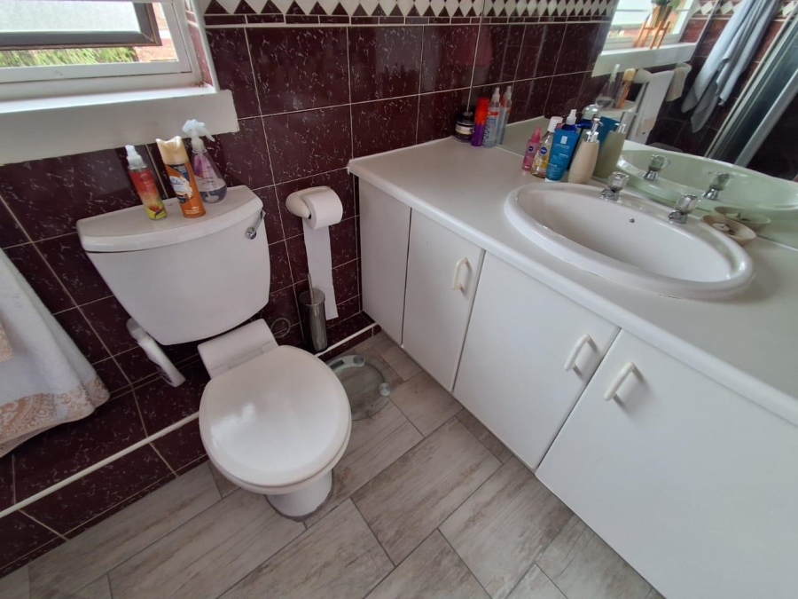 3 Bedroom Property for Sale in Die Hoewes Gauteng