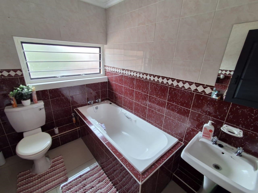 3 Bedroom Property for Sale in Die Hoewes Gauteng