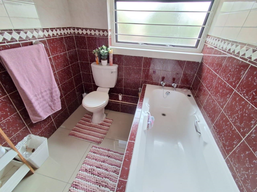 3 Bedroom Property for Sale in Die Hoewes Gauteng