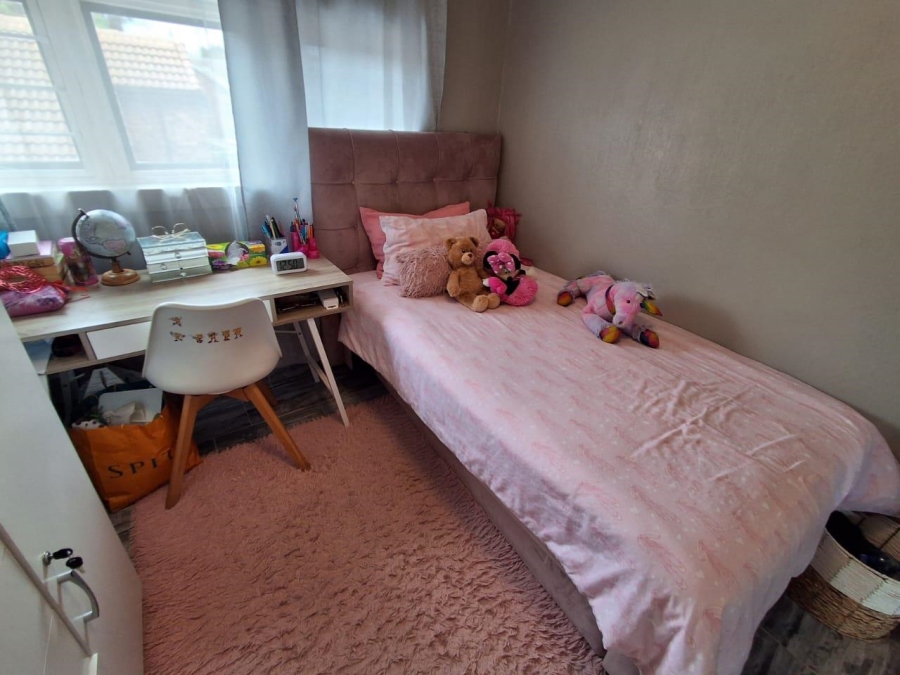 3 Bedroom Property for Sale in Die Hoewes Gauteng