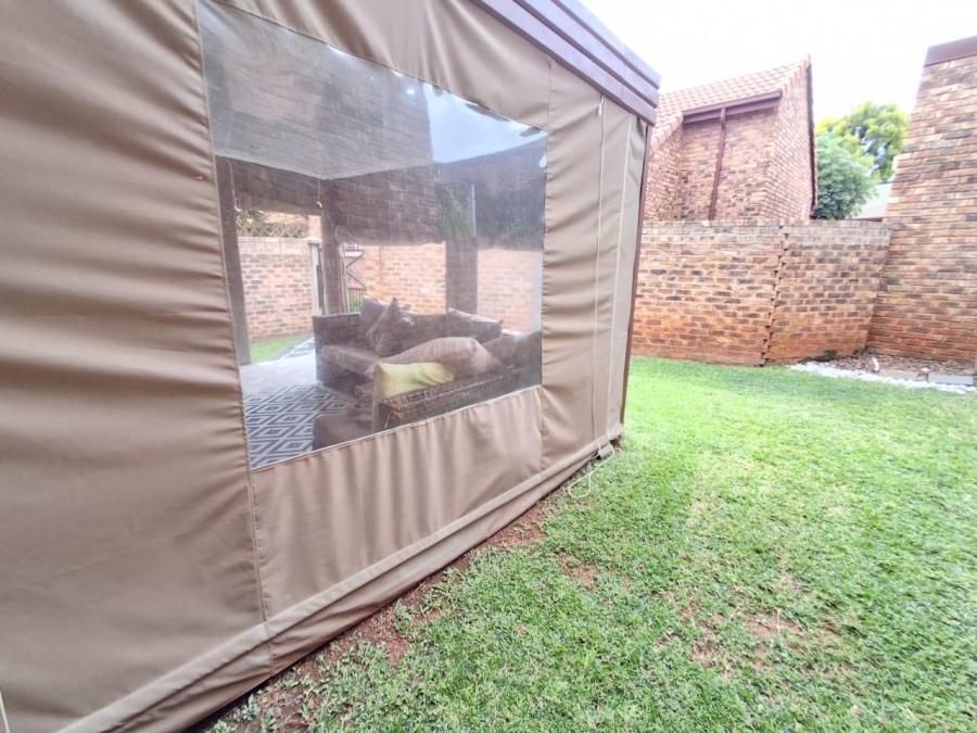 3 Bedroom Property for Sale in Die Hoewes Gauteng