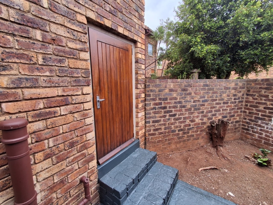 3 Bedroom Property for Sale in Die Hoewes Gauteng