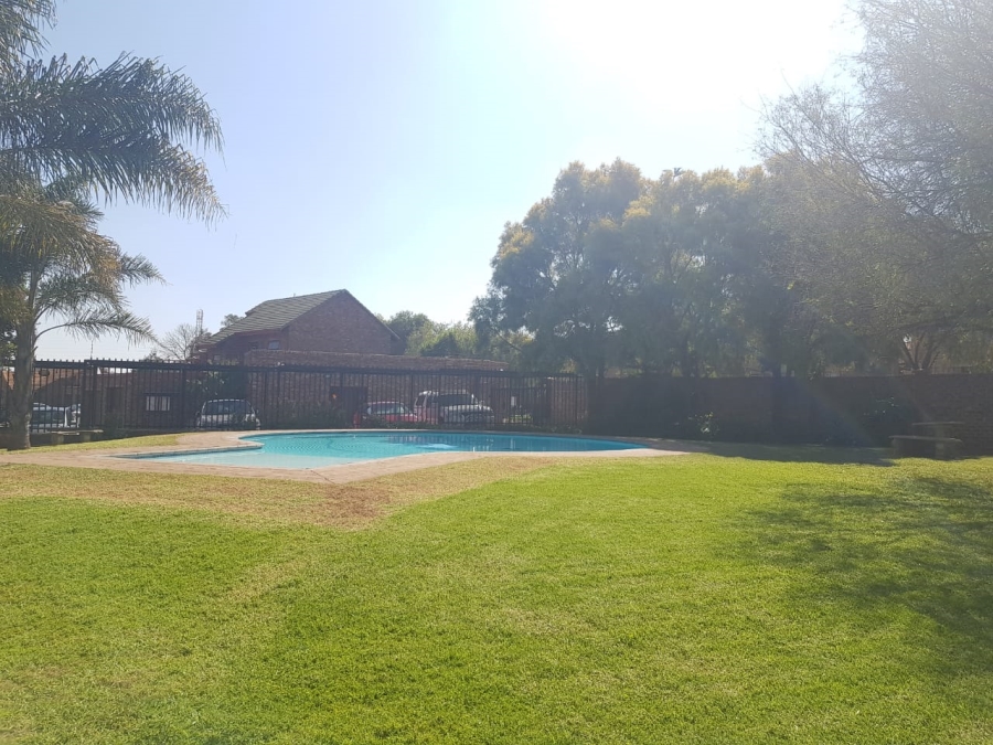 3 Bedroom Property for Sale in Die Hoewes Gauteng