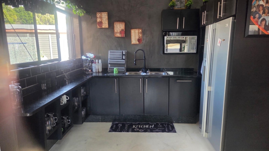 5 Bedroom Property for Sale in Raceview Gauteng