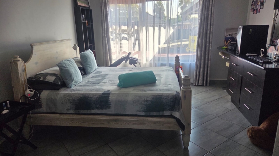 5 Bedroom Property for Sale in Raceview Gauteng