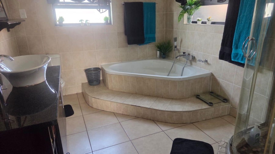 5 Bedroom Property for Sale in Raceview Gauteng