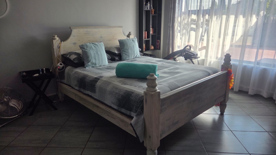 5 Bedroom Property for Sale in Raceview Gauteng