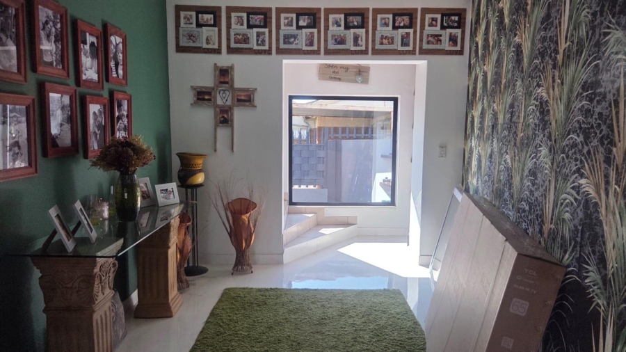 5 Bedroom Property for Sale in Raceview Gauteng