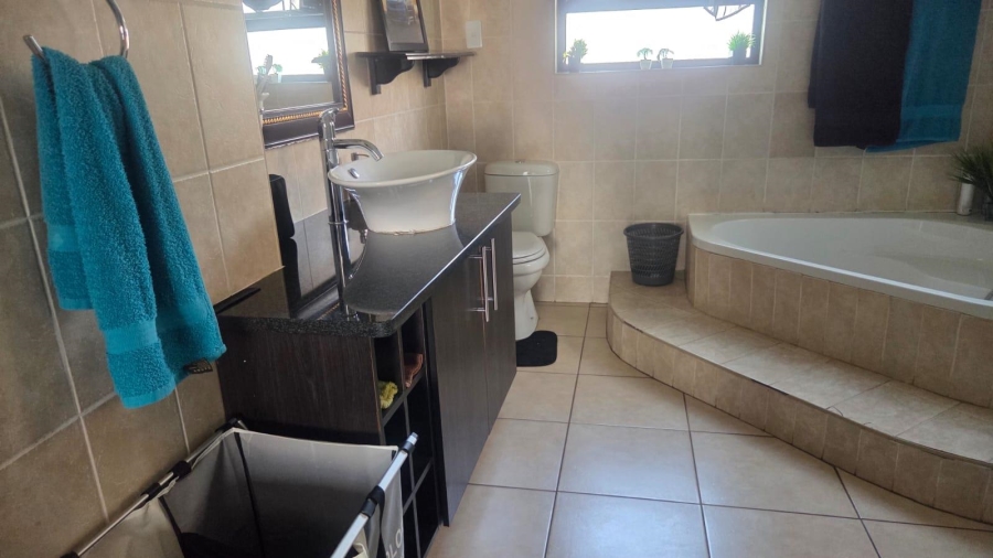 5 Bedroom Property for Sale in Raceview Gauteng