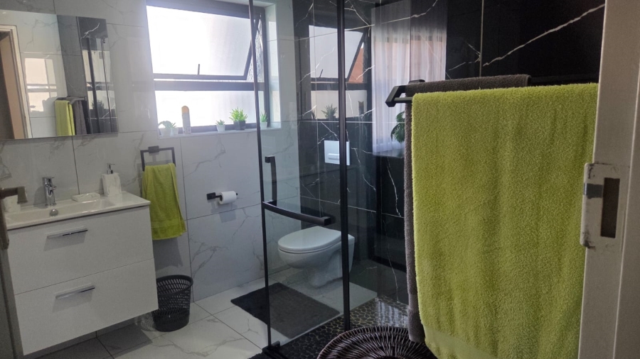 5 Bedroom Property for Sale in Raceview Gauteng