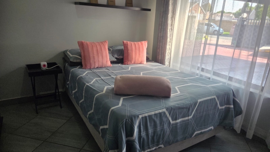 5 Bedroom Property for Sale in Raceview Gauteng