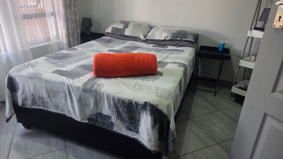 5 Bedroom Property for Sale in Raceview Gauteng