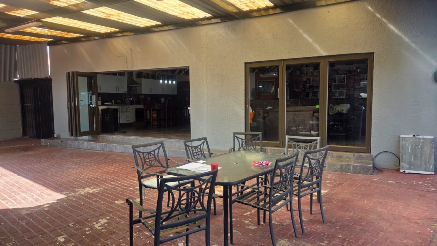 5 Bedroom Property for Sale in Raceview Gauteng