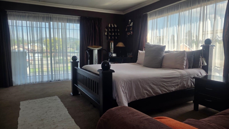 5 Bedroom Property for Sale in Raceview Gauteng