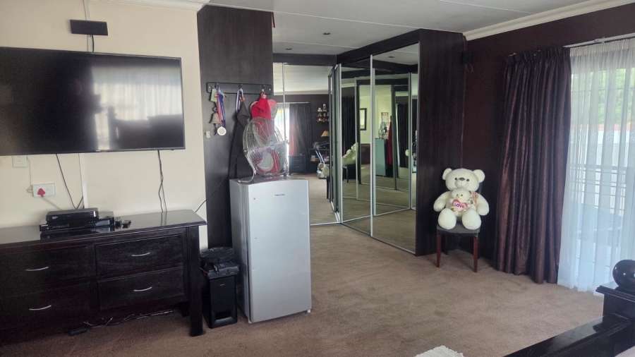 5 Bedroom Property for Sale in Raceview Gauteng