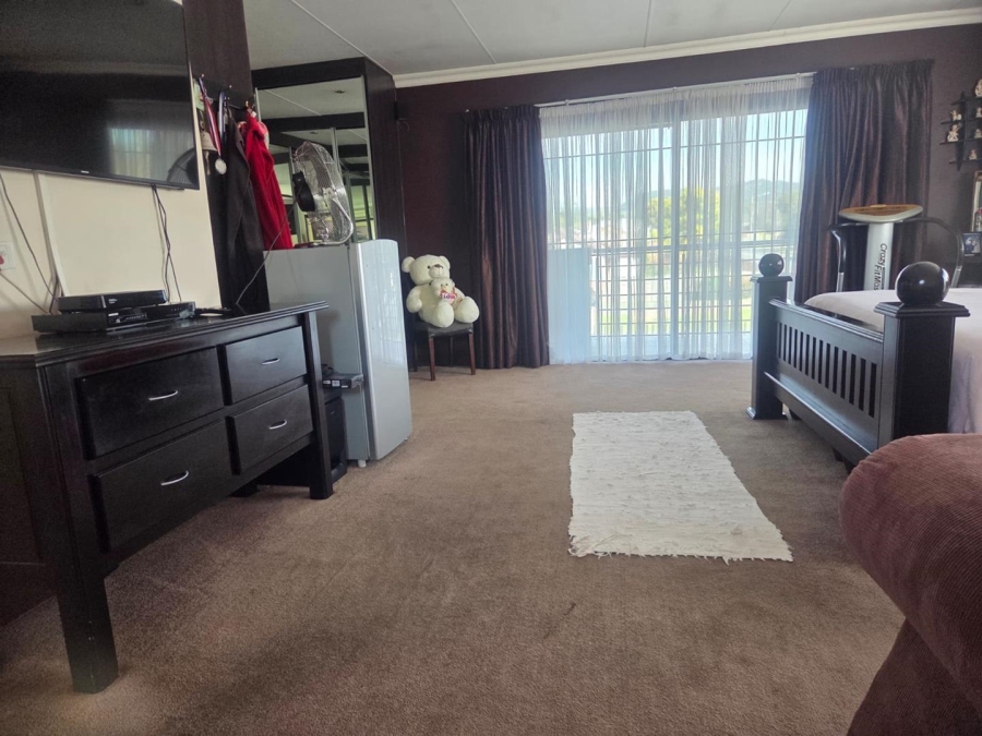 5 Bedroom Property for Sale in Raceview Gauteng
