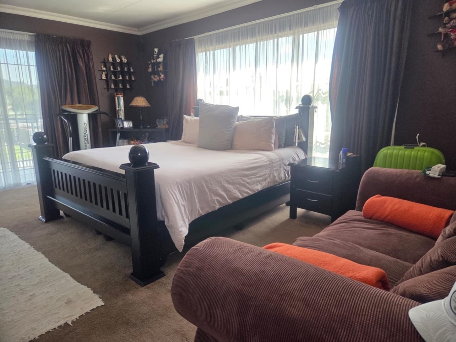 5 Bedroom Property for Sale in Raceview Gauteng