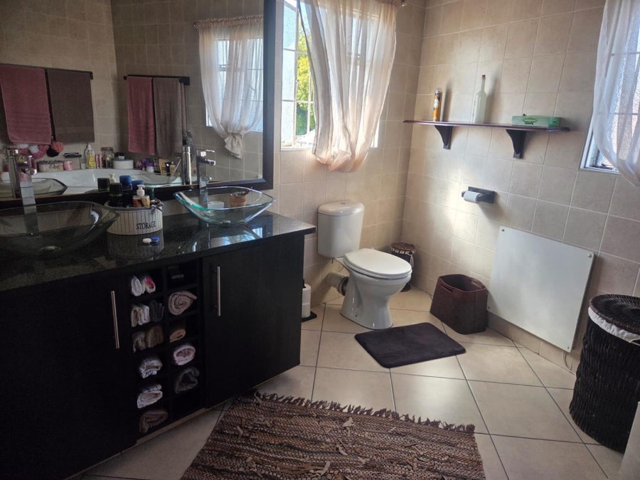 5 Bedroom Property for Sale in Raceview Gauteng
