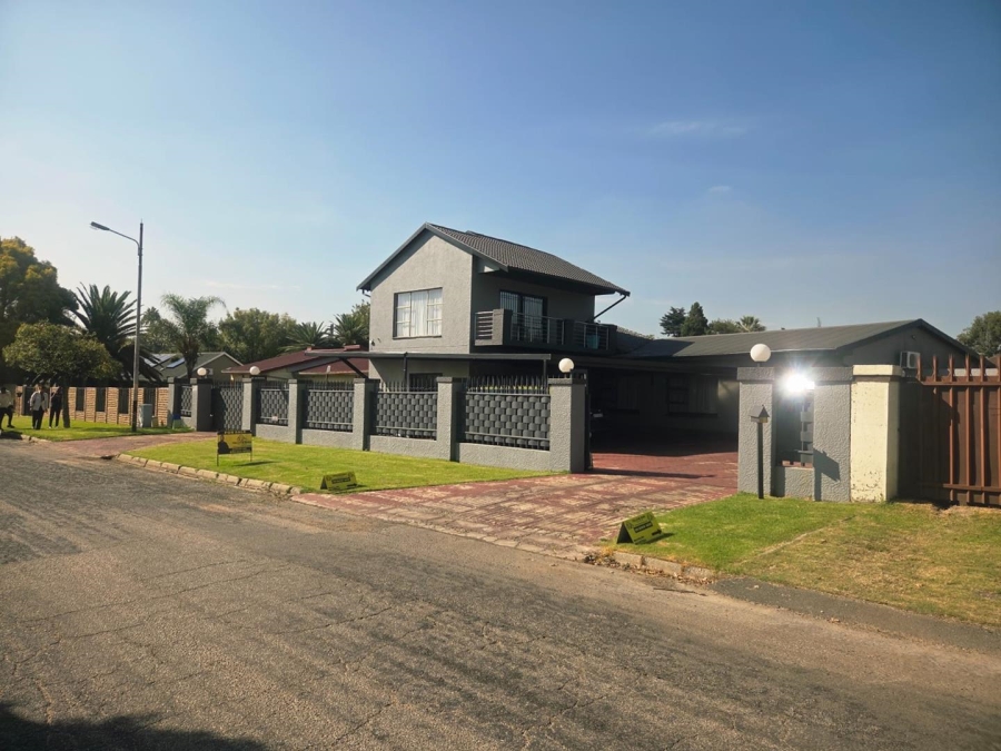 5 Bedroom Property for Sale in Raceview Gauteng