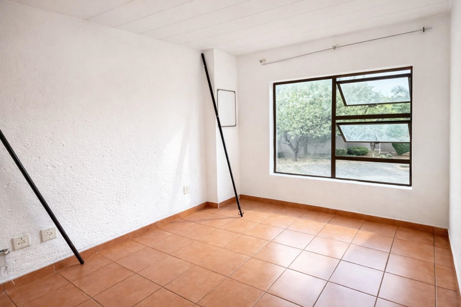 To Let 3 Bedroom Property for Rent in Lakefield Gauteng