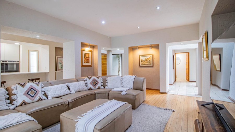 4 Bedroom Property for Sale in Lakefield Gauteng