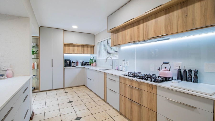 4 Bedroom Property for Sale in Lakefield Gauteng