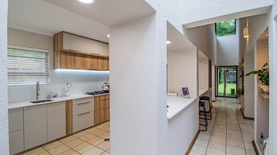 4 Bedroom Property for Sale in Lakefield Gauteng