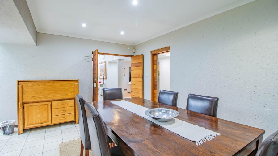 4 Bedroom Property for Sale in Lakefield Gauteng