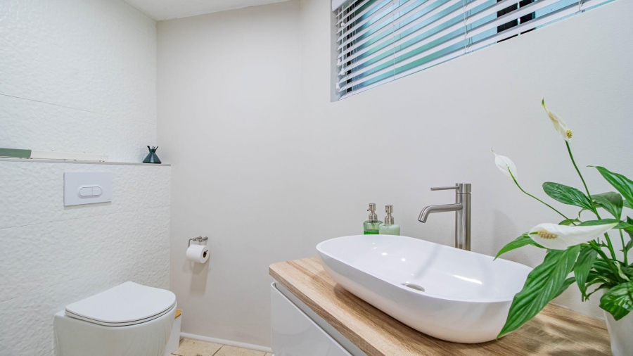 4 Bedroom Property for Sale in Lakefield Gauteng