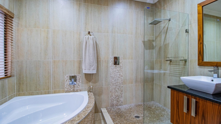 4 Bedroom Property for Sale in Lakefield Gauteng