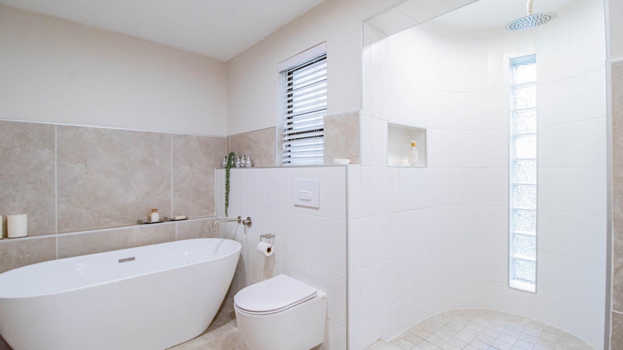 4 Bedroom Property for Sale in Lakefield Gauteng