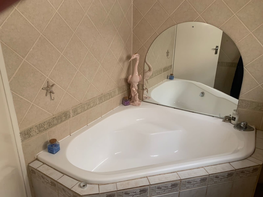 1 Bedroom Property for Sale in Waterkloof Ridge Gauteng