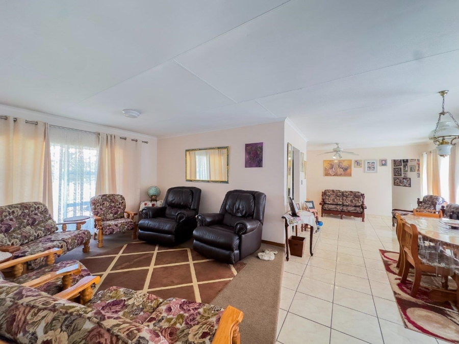 4 Bedroom Property for Sale in Florauna Gauteng