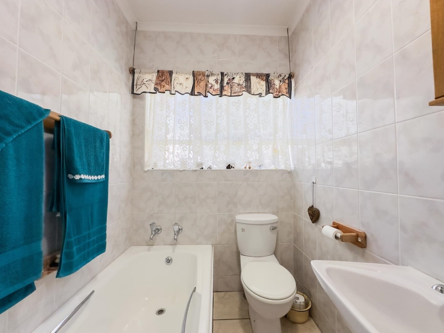 4 Bedroom Property for Sale in Florauna Gauteng