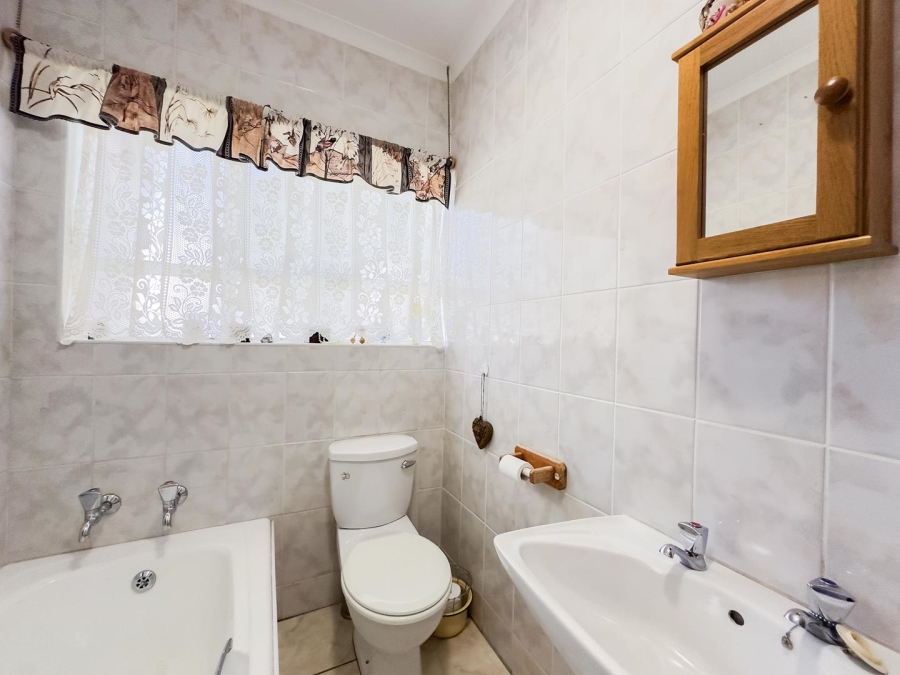 4 Bedroom Property for Sale in Florauna Gauteng