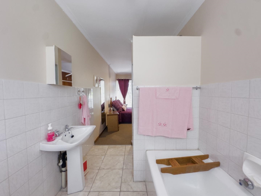 4 Bedroom Property for Sale in Florauna Gauteng