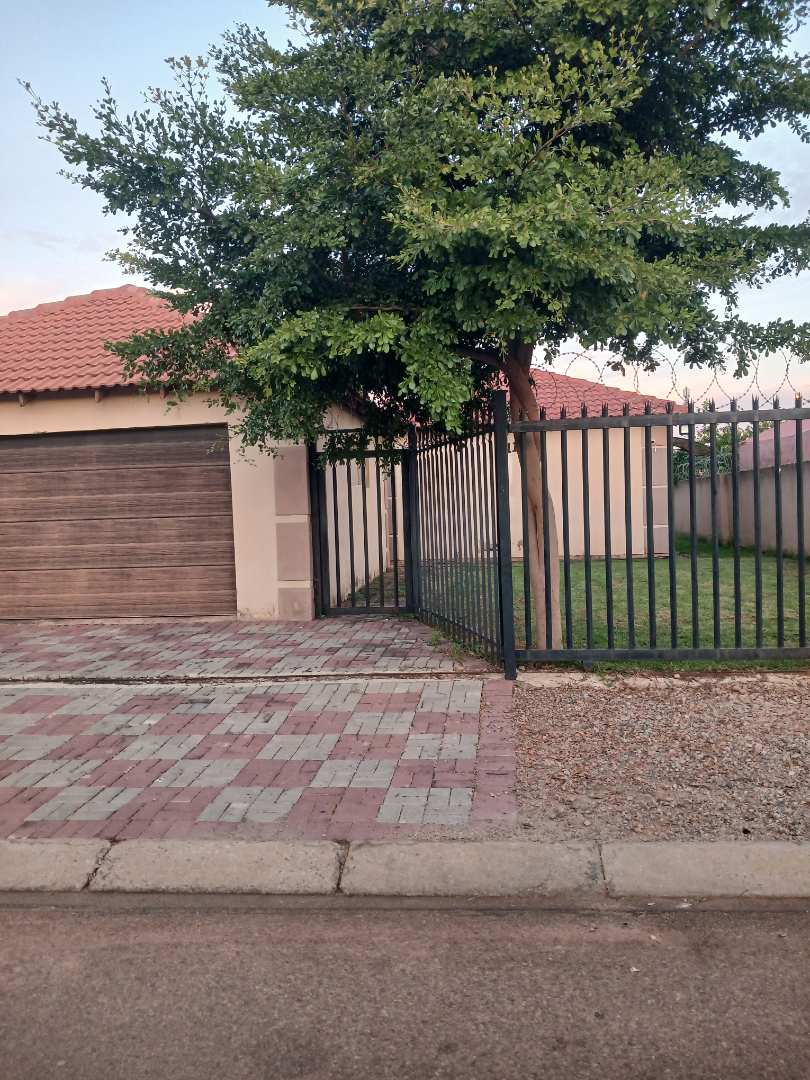 To Let 2 Bedroom Property for Rent in Akasia Gauteng