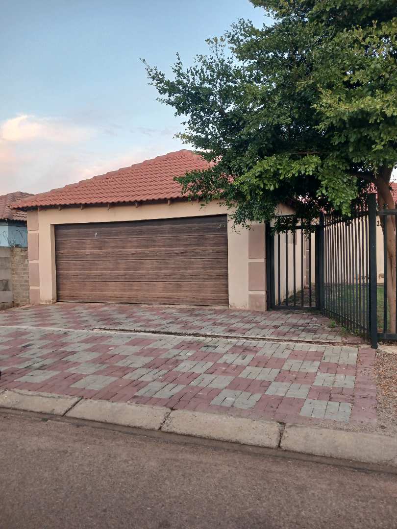 To Let 2 Bedroom Property for Rent in Akasia Gauteng