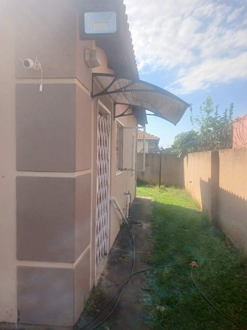 To Let 2 Bedroom Property for Rent in Akasia Gauteng