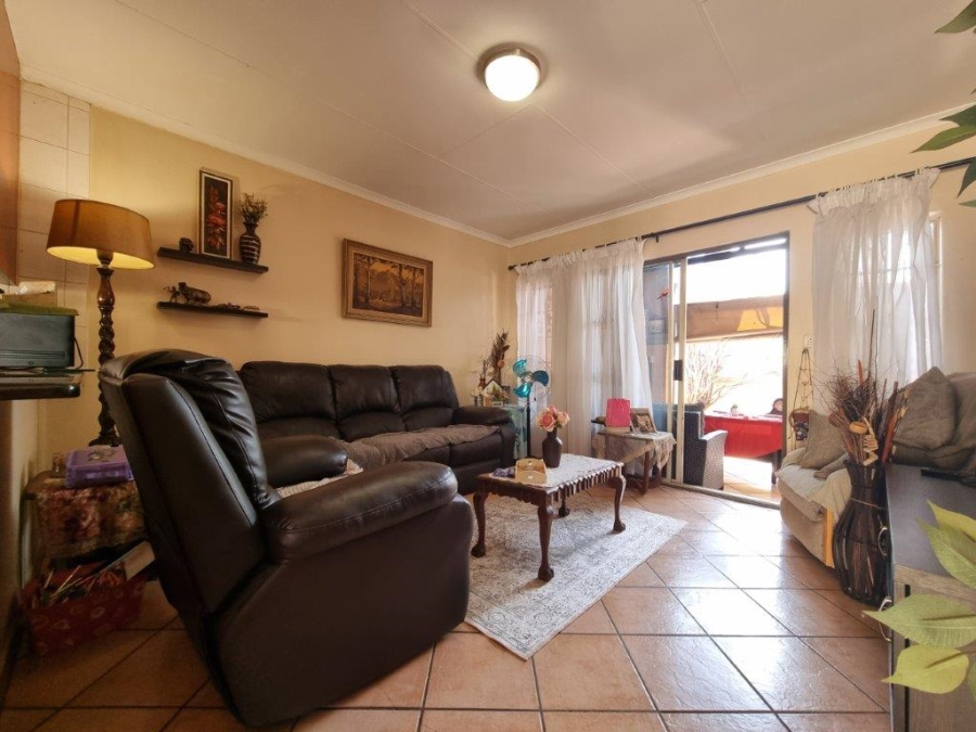 2 Bedroom Property for Sale in Faerie Glen Gauteng