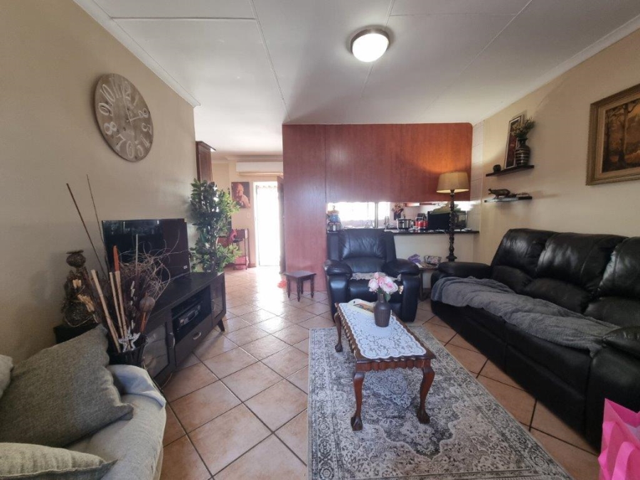2 Bedroom Property for Sale in Faerie Glen Gauteng