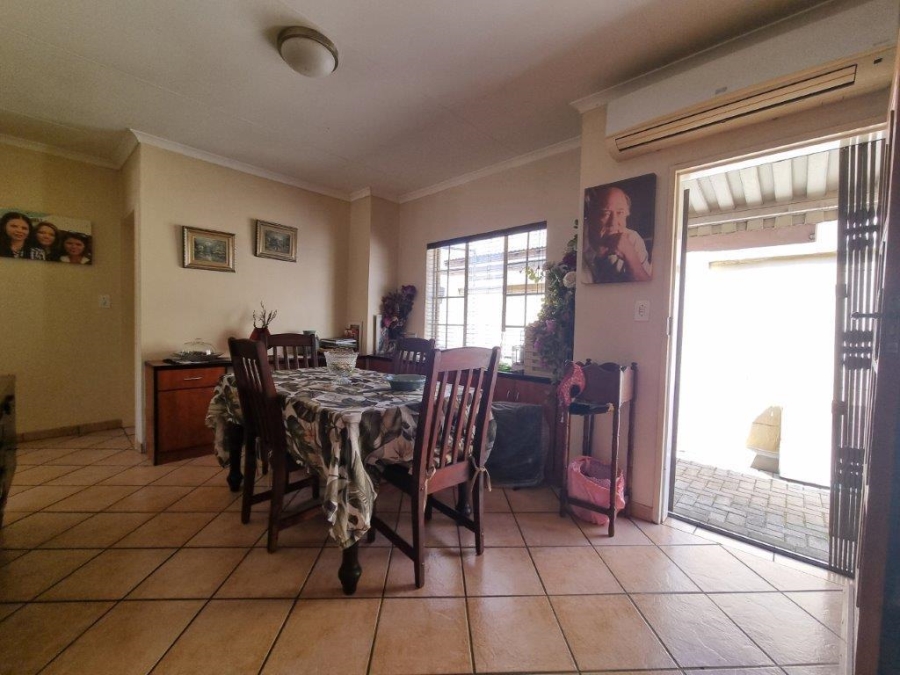 2 Bedroom Property for Sale in Faerie Glen Gauteng